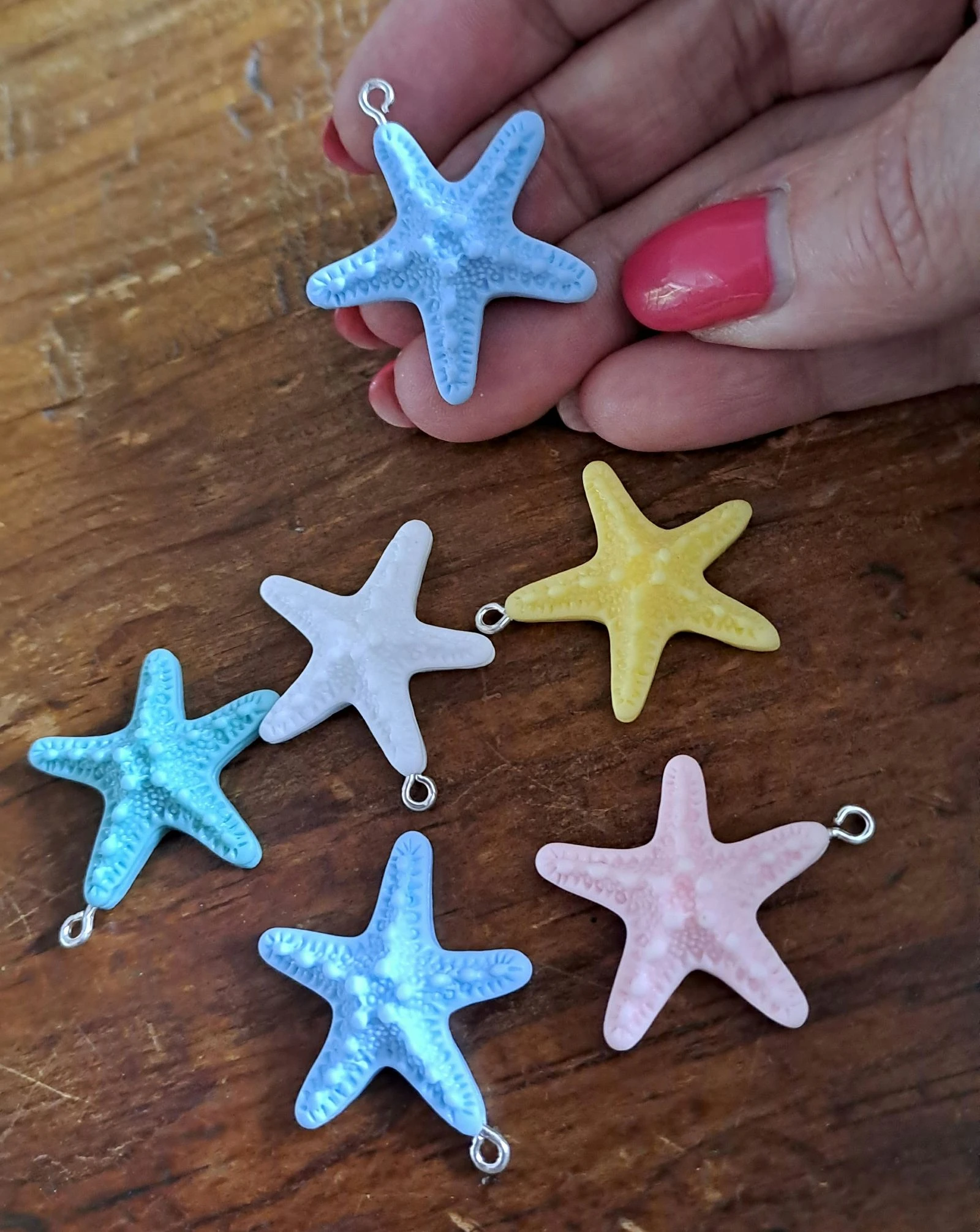 Resin zeester hangers 30mm 6 stuks